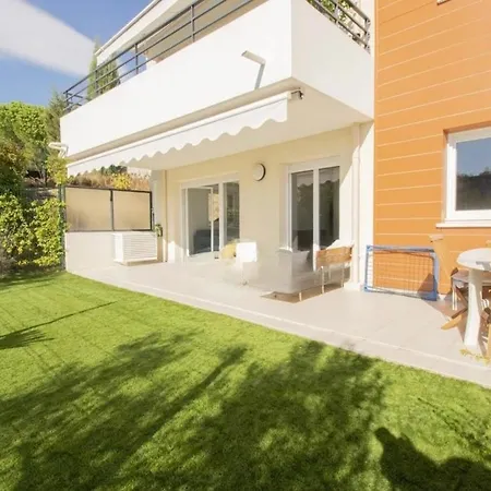 Sea View 2 Bedrooms *